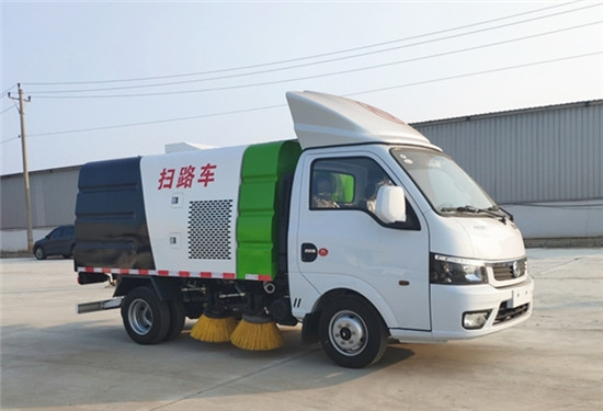 國(guó)六東風(fēng)途逸掃路車