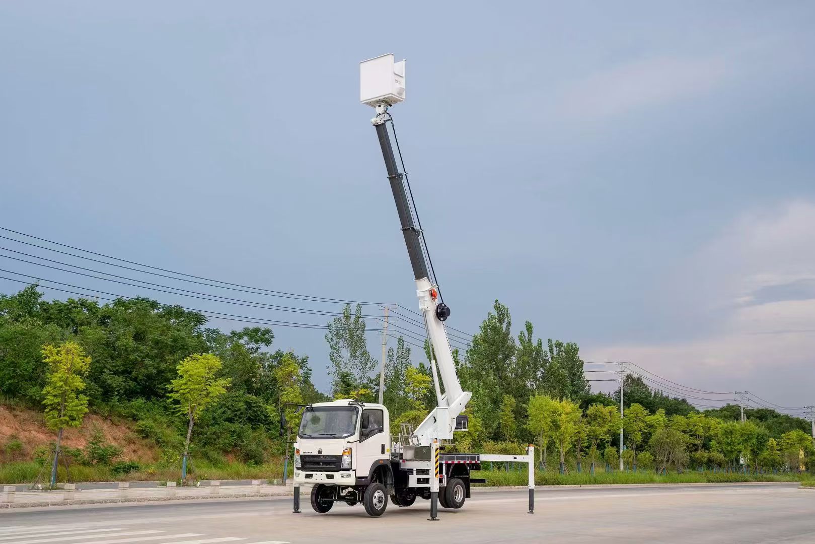 新購(gòu)的高空作業(yè)車應(yīng)該注意哪些事項(xiàng)？